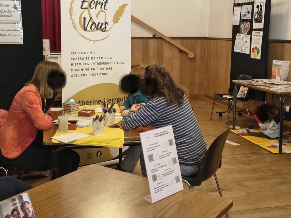 Photo Stand écriture parents enfants avec famille - Photo L'envolée positive